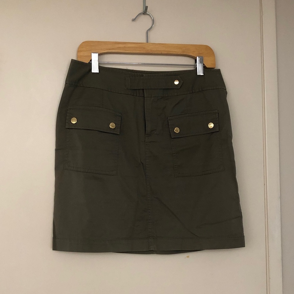 Michael Kors Olive Green Cargo Skirt! 4 Cargo pockets! Zip front! Size: 8